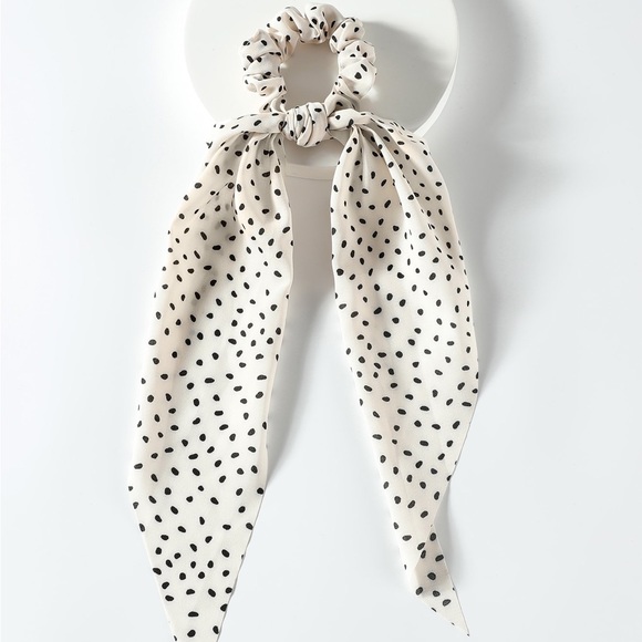 Shein Crunchies for hair - Picture 1 of 2